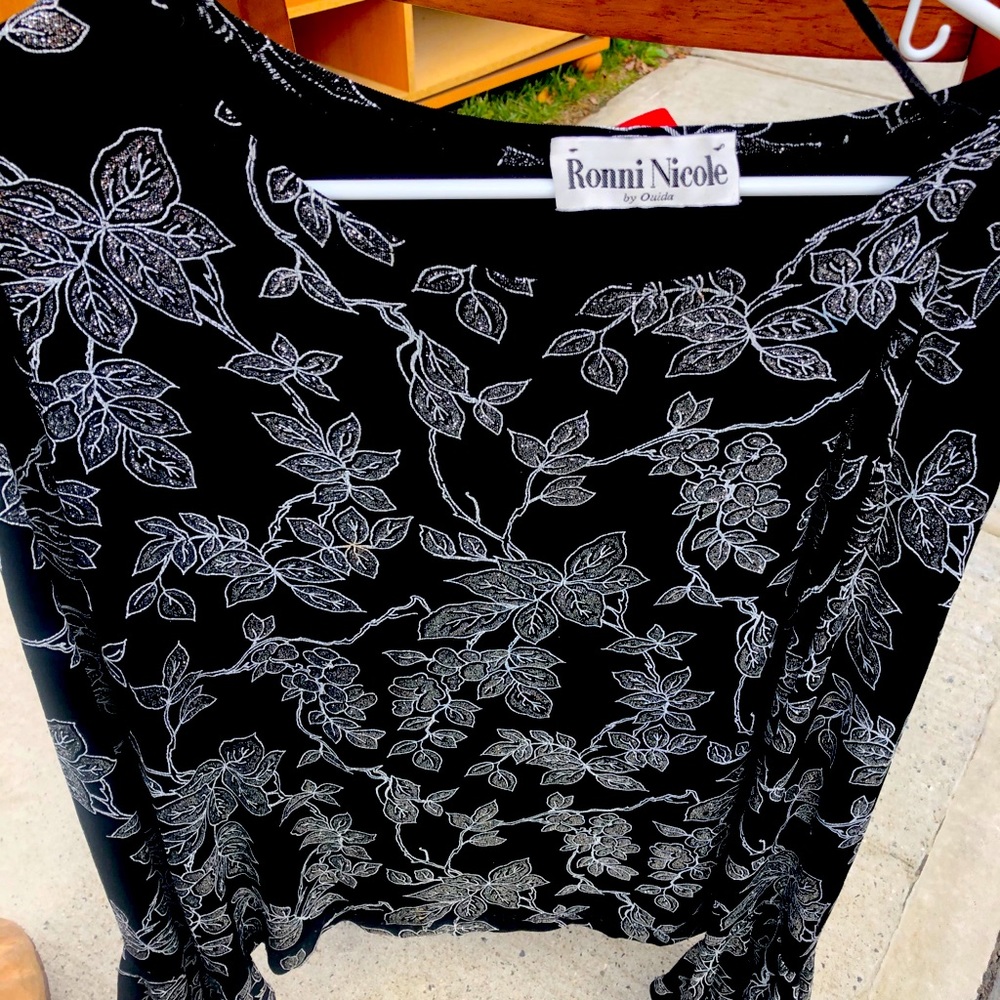 Blk w/silversparkle leaves long fluttering sleeves